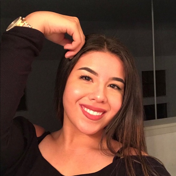 Meet your Posher, Cassandra - Picture 1 of 1